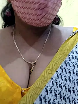 Snapshot of mallu-sumi chatting on 03/09/25, 05:39 mallu-sumi online show from 03/09/25, 05:39