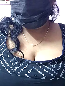 Snapshot of mallu-sumi chatting on 12/05/25, 06:06 mallu-sumi online show from 12/05/25, 06:06