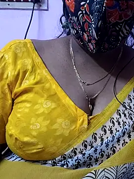 Snapshot of mallu-sumi chatting on 09/28/25, 03:08 mallu-sumi online show from 09/28/25, 03:08