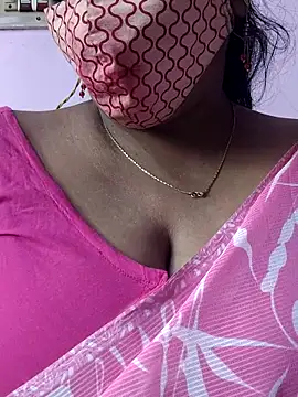 Snapshot of mallu-sumi chatting on 11/25/25, 03:29 mallu-sumi online show from 11/25/25, 03:29