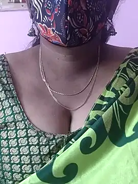 Snapshot of mallu-sumi chatting on 10/30/25, 06:44 mallu-sumi online show from 10/30/25, 06:44