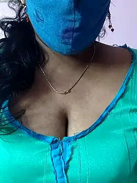 Snapshot of mallu-sumi chatting on 11/21/25, 03:27 mallu-sumi online show from 11/21/25, 03:27