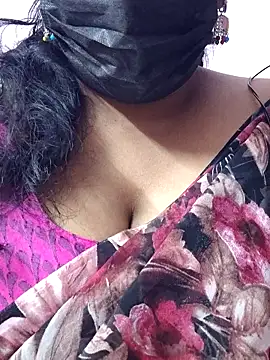 Snapshot of mallu-sumi chatting on 12/18/25, 05:17 mallu-sumi online show from 12/18/25, 05:17