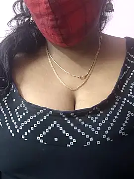 Snapshot of mallu-sumi chatting on 10/29/25, 10:36 mallu-sumi online show from 10/29/25, 10:36