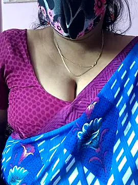 Snapshot of mallu-sumi chatting on 11/06/25, 06:06 mallu-sumi online show from 11/06/25, 06:06