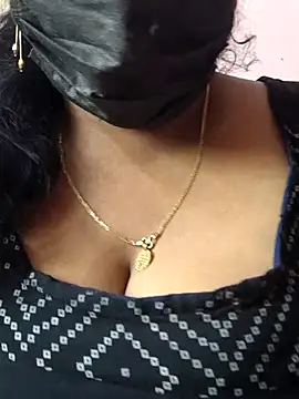 mallu-sumi online show from 04/07/26, 09:22