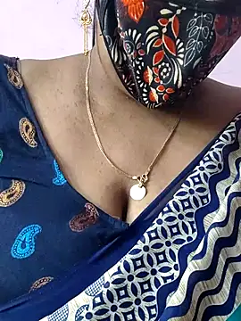 Snapshot of mallu-sumi chatting on 07/10/26, 10:37 mallu-sumi online show from 07/10/26, 10:37