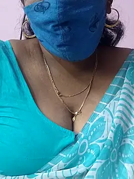 Snapshot of mallu-sumi chatting on 10/23/25, 03:38 mallu-sumi online show from 10/23/25, 03:38