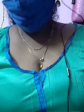 Snapshot of mallu-sumi chatting on 11/02/25, 10:26 mallu-sumi online show from 11/02/25, 10:26