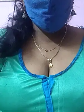 Snapshot of mallu-sumi chatting on 10/27/25, 04:57 mallu-sumi online show from 10/27/25, 04:57