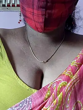 Snapshot of mallu-sumi chatting on 11/08/25, 05:22 mallu-sumi online show from 11/08/25, 05:22