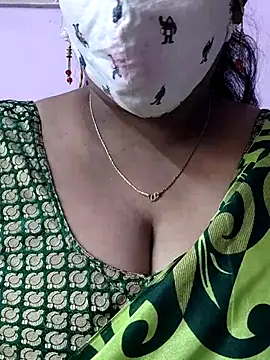 Snapshot of mallu-sumi chatting on 11/17/25, 03:32 mallu-sumi online show from 11/17/25, 03:32