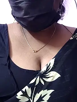 Snapshot of mallu-sumi chatting on 12/14/25, 04:45 mallu-sumi online show from 12/14/25, 04:45