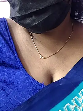 Snapshot of mallu-sumi chatting on 11/29/25, 05:40 mallu-sumi online show from 11/29/25, 05:40