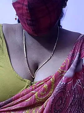 Snapshot of mallu-sumi chatting on 11/07/25, 11:59 mallu-sumi online show from 11/07/25, 11:59