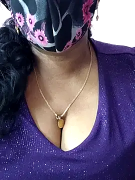 mallu-sumi online show from 05/05/26, 10:29