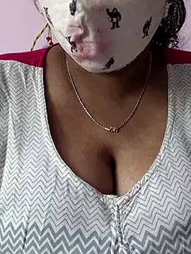 Snapshot of mallu-sumi chatting on 11/19/25, 08:03 mallu-sumi online show from 11/19/25, 08:03