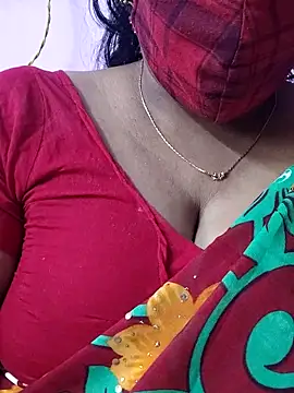 Snapshot of mallu-sumi chatting on 12/02/25, 04:14 mallu-sumi online show from 12/02/25, 04:14