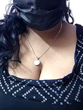 mallu-sumi online show from 02/19/26, 12:24