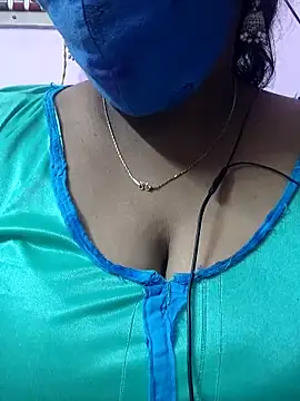 mallu-sumi online show from 12/22/25, 05:02