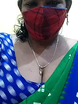 Snapshot of mallu-sumi chatting on 03/11/25, 04:07 mallu-sumi online show from 03/11/25, 04:07
