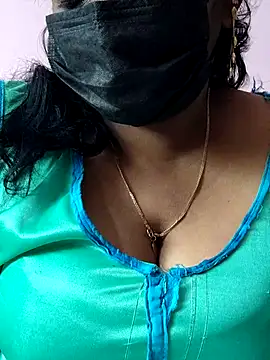 mallu-sumi online show from 04/10/26, 04:30