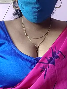 Snapshot of mallu-sumi chatting on 10/26/25, 08:04 mallu-sumi online show from 10/26/25, 08:04