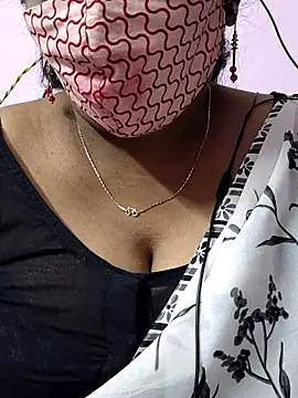 Snapshot of mallu-sumi chatting on 11/18/25, 05:05 mallu-sumi online show from 11/18/25, 05:05