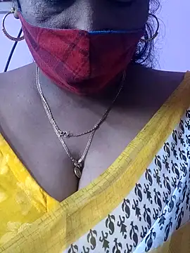 Snapshot of mallu-sumi chatting on 10/25/25, 05:39 mallu-sumi online show from 10/25/25, 05:39