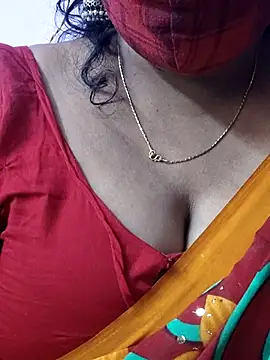 Snapshot of mallu-sumi chatting on 12/01/25, 11:55 mallu-sumi online show from 12/01/25, 11:55