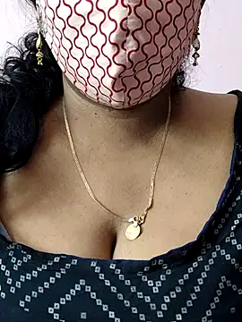 mallu-sumi online show from 05/26/26, 08:45