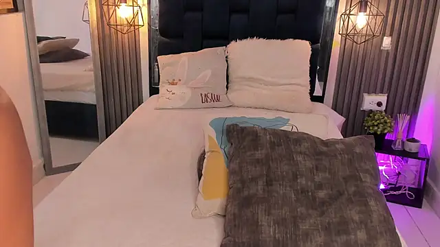 kristakinnky online show from 07/08/26, 12:17