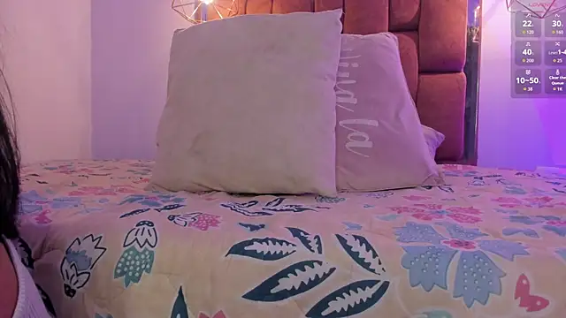 Snapshot of kristakinnky chatting on 10/04/25, 01:34 kristakinnky online show from 10/04/25, 01:34