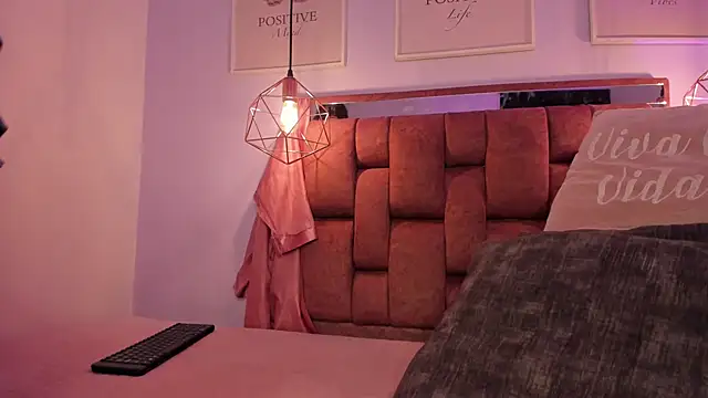 kristakinnky online show from 04/10/26, 12:01