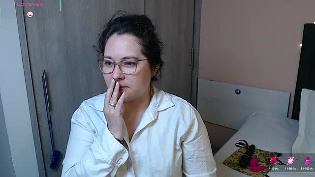 May Carlier online show from 03/17/25, 11:13