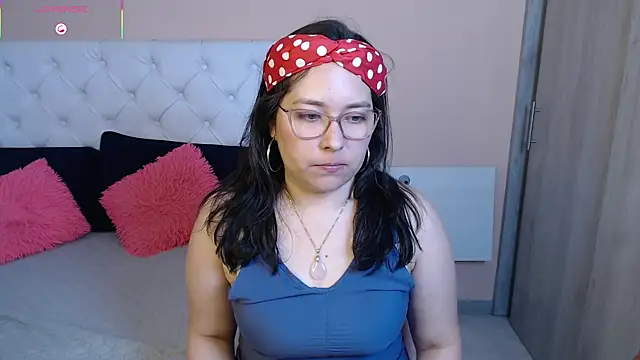 May Carlier online show from 12/19/25, 12:36