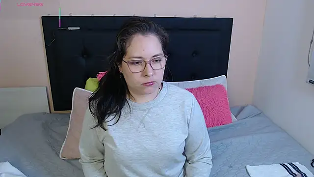 May Carlier online show from 09/16/25, 12:11