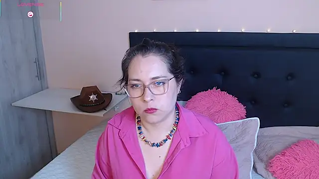 May Carlier online show from 10/08/25, 02:13