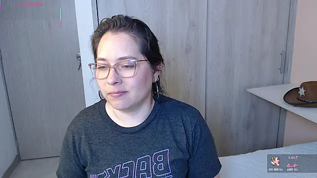 May Carlier online show from 10/20/25, 03:08