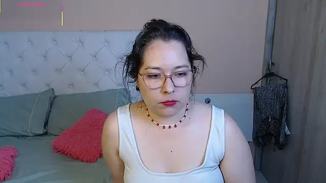 May Carlier online show from 12/02/25, 03:52