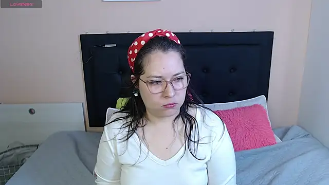 May Carlier online show from 09/17/25, 12:51