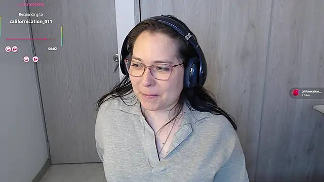 May Carlier online show from 10/18/25, 08:11