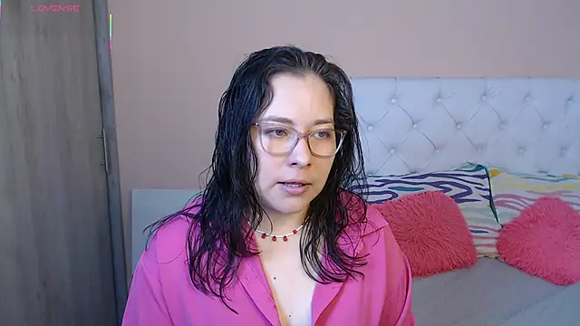 May Carlier online show from 11/29/25, 12:11