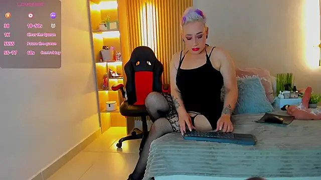 Snapshot of mia_becke chatting on 09/15/25, 11:32 mia becke online show from 09/15/25, 11:32