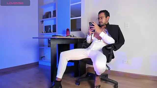 Snapshot of pablo-rincon95 chatting on 12/20/25, 11:35 pablo-rincon95 online show from 12/20/25, 11:35