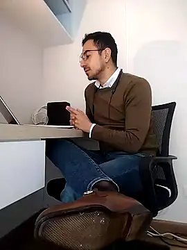 Snapshot of pablo-rincon95 chatting on 02/15/25, 03:06 pablo-rincon95 online show from 02/15/25, 03:06