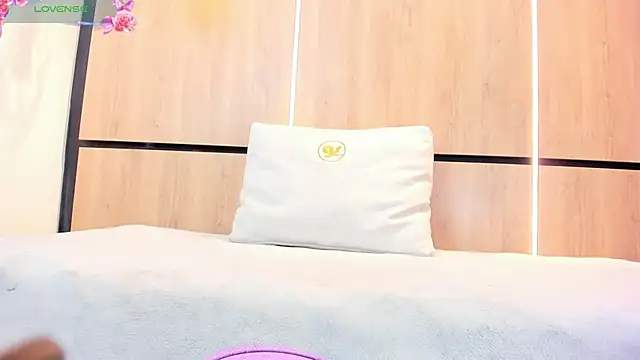 adela chase online show from 12/17/25, 02:49