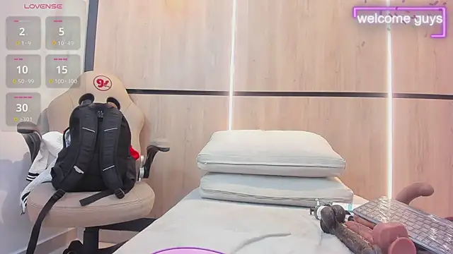 adela chase online show from 12/01/25, 02:56