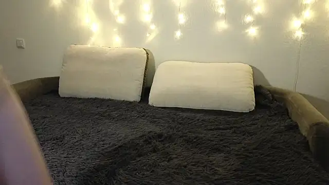 Snapshot of Tutti_Frutt1s chatting on 01/25/25, 08:10 Tutti Frutt1s online show from 01/25/25, 08:10