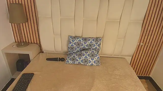 Emily Trujillo online show from 10/26/25, 10:04